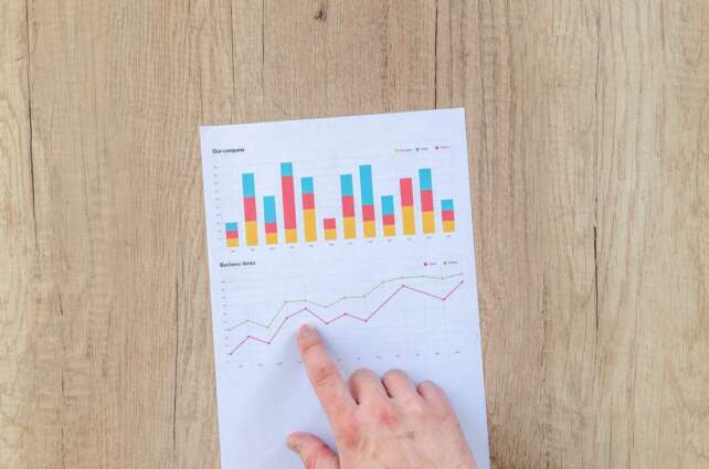 an investor putting the finger on a performance graph