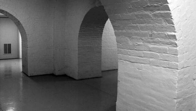a basement with walls and columns