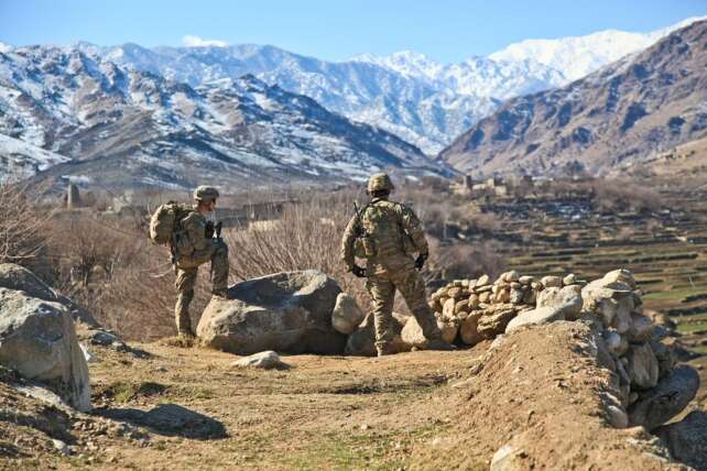 2 soldiers on a Canadian mountain background